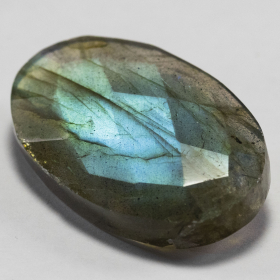 Labradorit im Rosenschliff mit 33.75 Ct