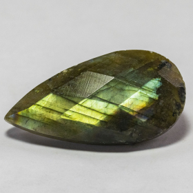 Labradorit im Rosenschliff mit 35.06 Ct