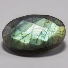 Labradorit im Rosenschliff mit 41.87 Ct