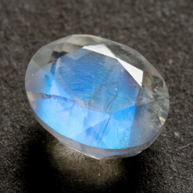 Facettierter Mondstein mit 1.46 Ct, AA Grade