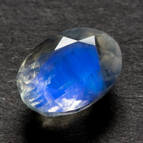 Facettierter Mondstein mit 1.56 Ct, AA Grade