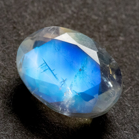 Facettierter Mondstein mit 1.63 Ct, AA Grade