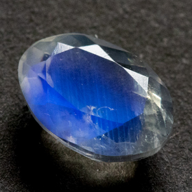 Facettierter Mondstein mit 1.73 Ct, AA Grade