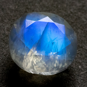 Facettierter Mondstein mit 1.78 Ct, AA Grade