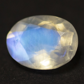 Facettierter Mondstein mit 1.79 Ct, AA Grade