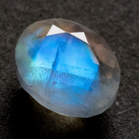 Facettierter Mondstein mit 2.02 Ct, AA Grade