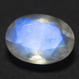 Facettierter Mondstein mit 2.55 Ct, AA Grade