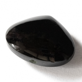 Onyx mit 12 x 9 mm, Fantasieschliff Muschel, angebohrt