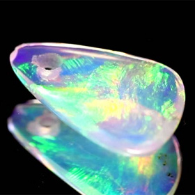 Welo Opal mit 0.66 Ct, AAA Qualität, gebohrt