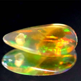 Welo Opal mit 0.75 Ct, AAA Qualität, gebohrt