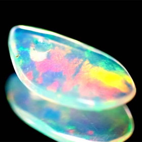 Welo Opal mit 0.82 Ct, AAA Qualität, gebohrt