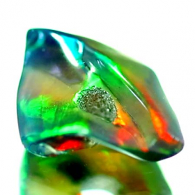 Schwarzer Welo Opal Anhänger mit 0.91 Ct, gebohrt