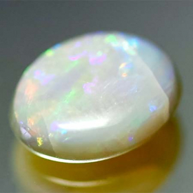 Opal mit 1.55 Ct, mit Riss