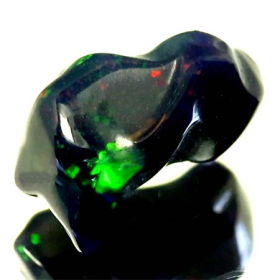 Schwarzer Opal-Kristall 1.56 Ct, poliert