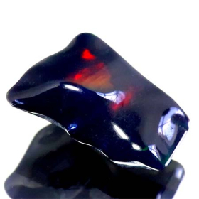 Schwarzer Opal-Kristall 1.70 Ct, poliert