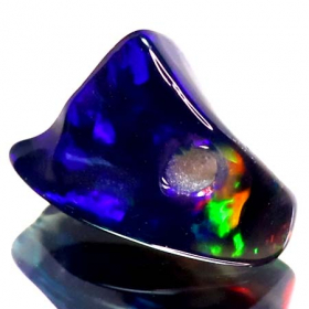 Schwarzer Welo Opal Anhänger mit 2.06 Ct, gebohrt