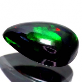Schwarzer Opal mit 2.45 Ct