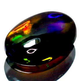 Schwarzer Opal mit 2.96 Ct