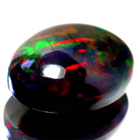 Schwarzer Opal mit 3.11 Ct, AAA Grade