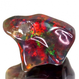 Schwarzer Welo Opal Anhänger mit 3.19 Ct, gebohrt