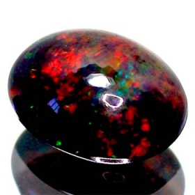 Schwarzer Opal mit 3.82 Ct