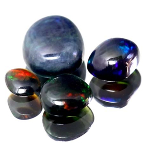 4 Schwarze Opale mit 2.01 Ct