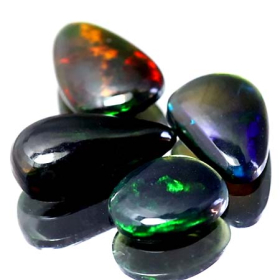4 Schwarze Opale mit 2.73 Ct