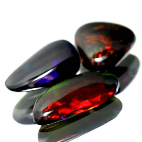 3 Schwarze Opale mit 2.88 Ct