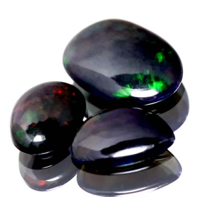 3 Schwarze Opale mit 3.06 Ct
