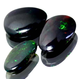 3 Schwarze Opale mit 3.30 Ct