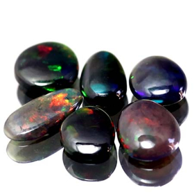 6 Schwarze Opale mit 3.57 Ct