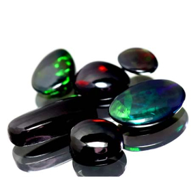 6 Schwarze Opale mit 3.99 Ct
