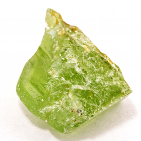 Peridot Kristall mit 18.10 Ct