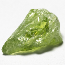 Peridot Kristall mit 3.92 Ct