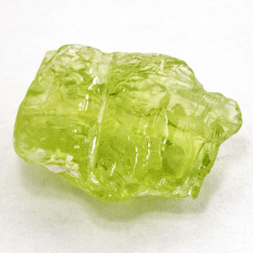 Peridot Kristall mit 4.48 Ct