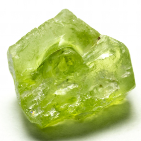Peridot Kristall mit 5.64 Ct