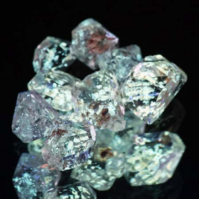 8 Petroleum Quarze mit 5.08 Ct, fluoreszierend