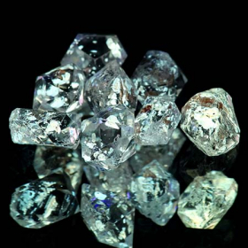 8 Petroleum Quarze mit 5.12 Ct, fluoreszierend