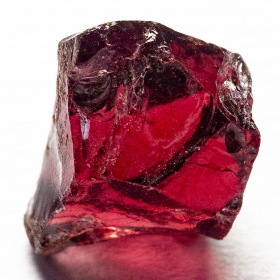 Rhodolit Kristall mit 4.10 Ct