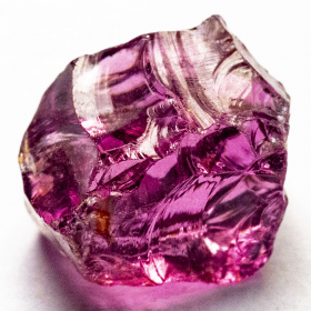 Rhodolit Kristall mit 4.12 Ct
