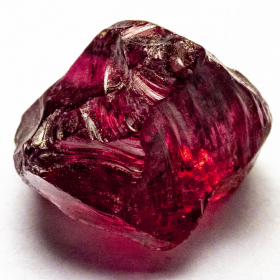 Rhodolit Kristall mit 4.40 Ct