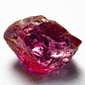 Rhodolit Kristall mit 4.41 Ct