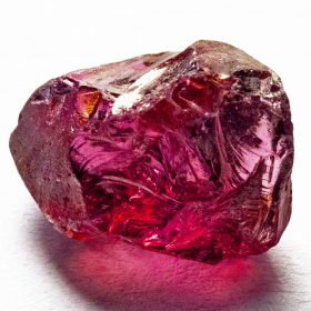 Rhodolit Kristall mit 4.49 Ct