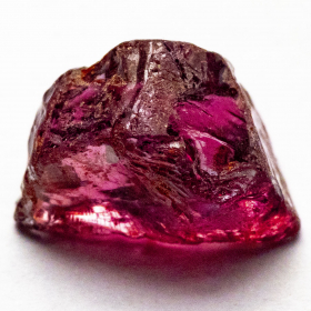 Rhodolit Kristall mit 4.56 Ct
