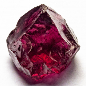 Rhodolit Kristall mit 4.71 Ct