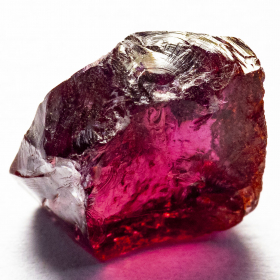 Rhodolit Kristall mit 6.06 Ct