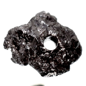 Schwarzer Rohdiamant 1.37 Ct, gebohrt