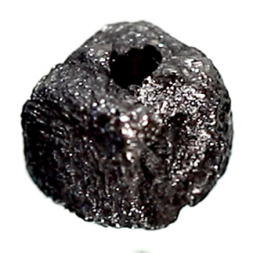 Schwarzer  Rohdiamant 1.39 Ct, gebohrt
