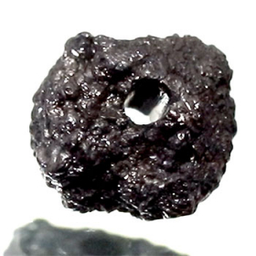 Schwarzer  Rohdiamant 1.65 Ct, gebohrt