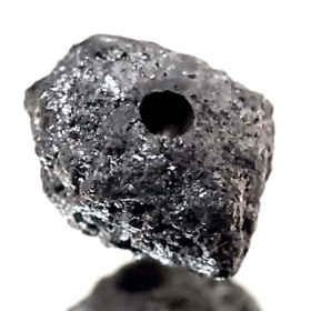 Schwarzer  Rohdiamant 1.74 Ct, gebohrt